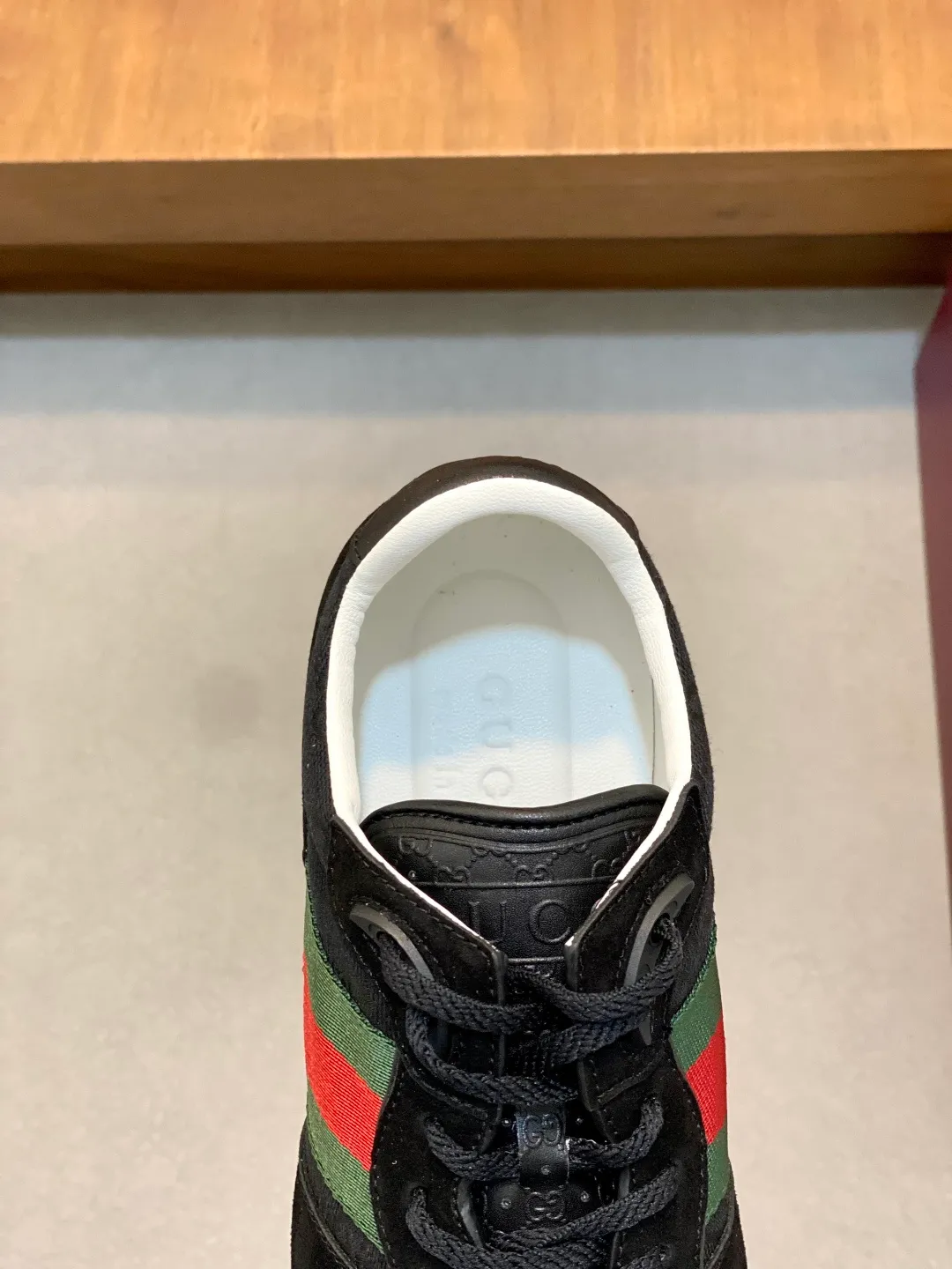 Men's shoes 💰660 [Gucci] Gucci - high-end quality original order 👩🏻‍❤️‍👨🏻 couple wear 🔍🔍🔍 casual sports shoes - upper: 🔝 suede calfskin, shoe body brand totem cloth. brand webbing, tongue. heel. air pressure brand logo - lining: water-dyed sheepskin -Outsole: ultra-light TPU foam·TR rubber; two-color molded outsole -Ultra-high quality control·fine workmanship: highlighted (high-end·exquisite·class) -Size: same style for men and women 36-44 (female 35, 40, male 45, 46 can be customized)·